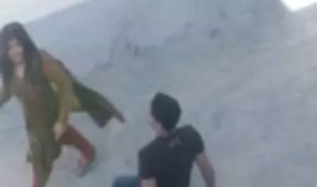 همسر پسر نوجوان را انجمن شهوانی لگد می زند