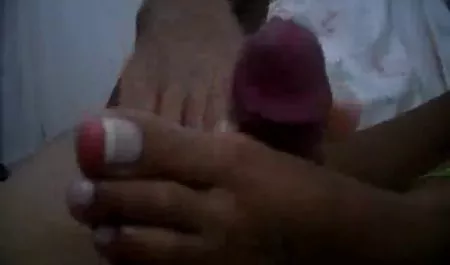 دختر آسیایی dildo fucks می تصویری شهوانی کند