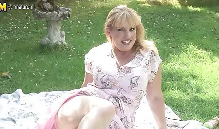 TEEN 42 نوجوان سبزه داغ روی مبل و یک مرد مسن شهوانی خانوادگی