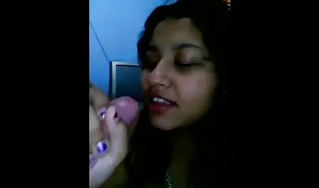 شلخته ورزش در داستانهای خانوادگی شهوانی لباس زیر زنانه از یک دیک سخت و ویبراتور دو برابر می شود